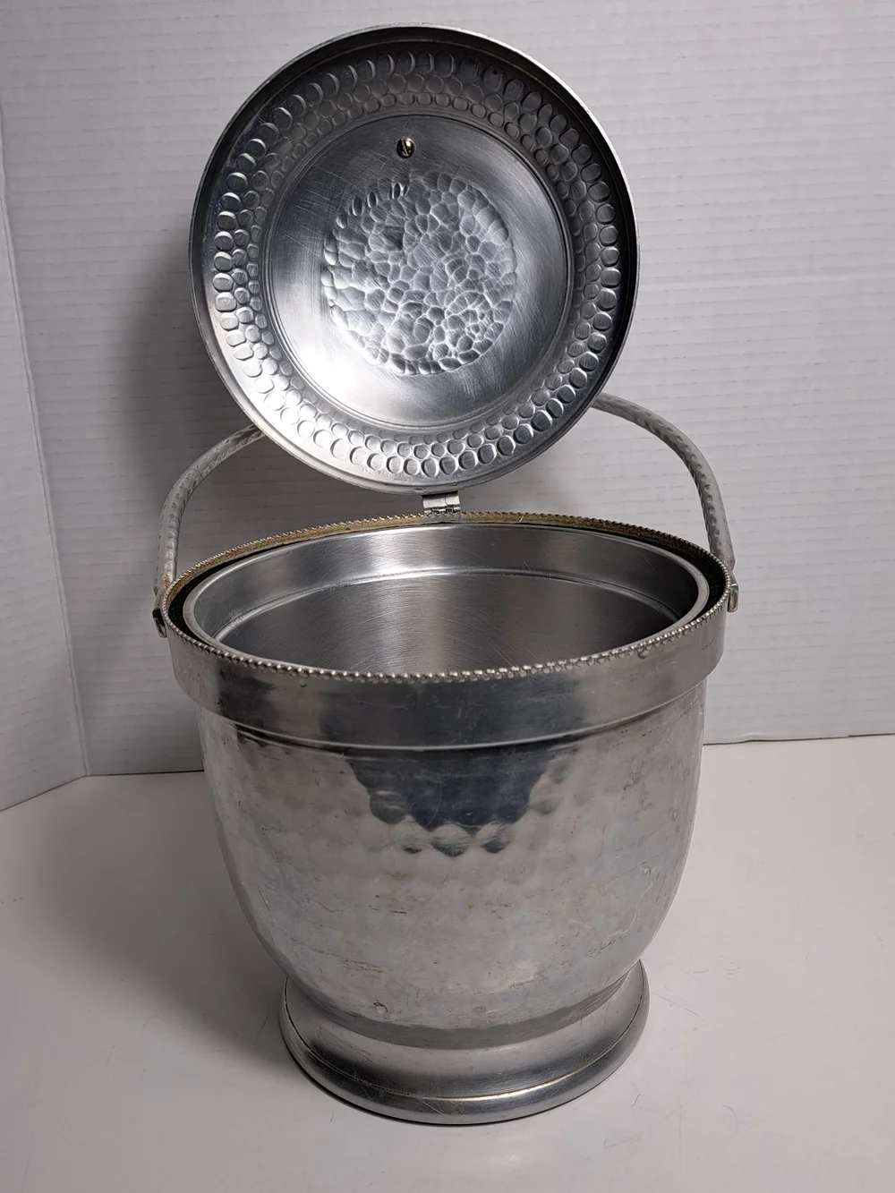 Vintage Cromwell Hand Wrought Aluminum Ice Bucket Hinged Decorated Lid Hammered